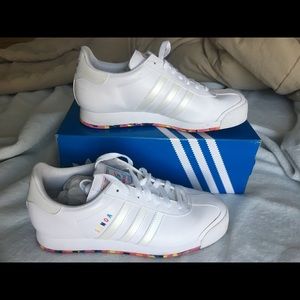Adidas Samoas size 9